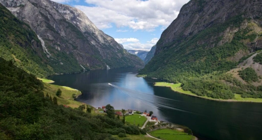 Tierras de Noruega con Hurtigruten